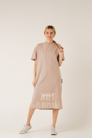 Платье J.B4 (Just Before) платье-футболка бежевого цвета с разрезом и принтом