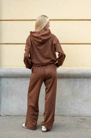 Костюм J.B4 (Just Before) спортивный, коричневого цвета, легкий