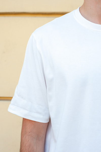 Футболка J.B4 (Just Before) в цвете айвори, плотная с логотипом на груди