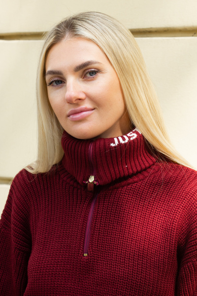 Джемпер J.B4 (Just Before) винный на замке с акцентом на воротник-трансформер